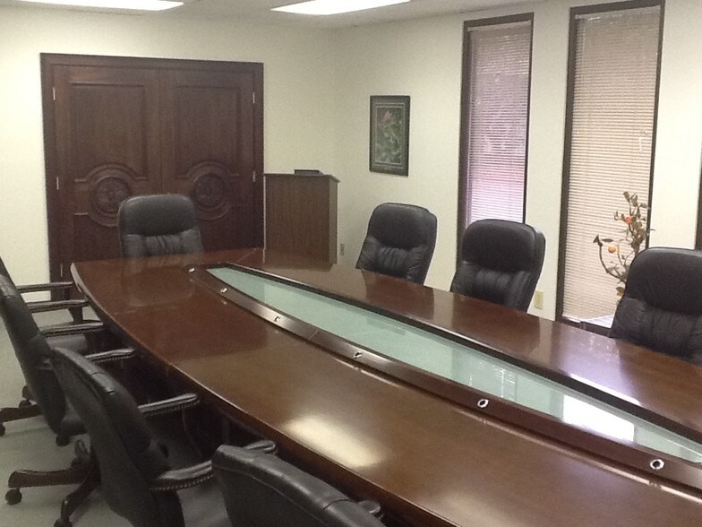 More Photos Of 1015 Peachtree Dr, Columbus Office Residential For Sale