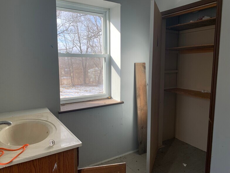 More Photos Of 325 Iris Ct, Saint Clair Medical For Sale