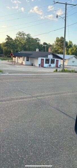 More Photos Of 666 Highway 24, Centreville Fast Food For Sale