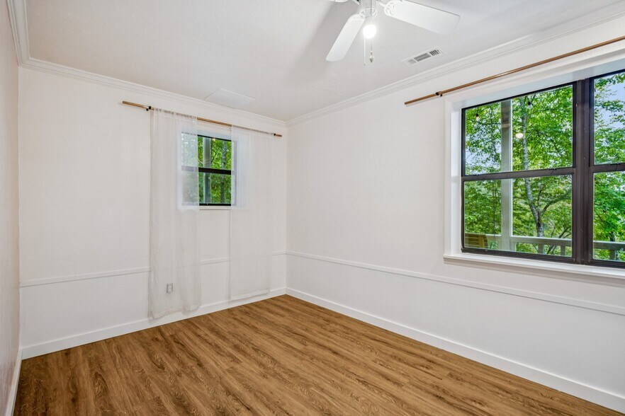 More Photos Of 4113 White Oak Dr, Hiawassee Apartments For Sale