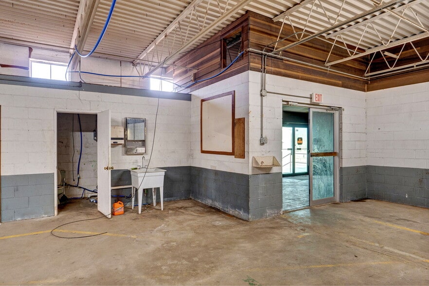 More Photos Of 504 Airport Rd, Crane Warehouse For Sale