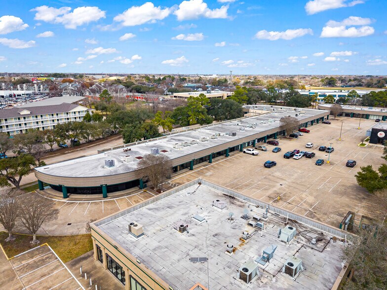 More Photos Of 12501-12607 Gulf Fwy, Houston Unknown For Lease