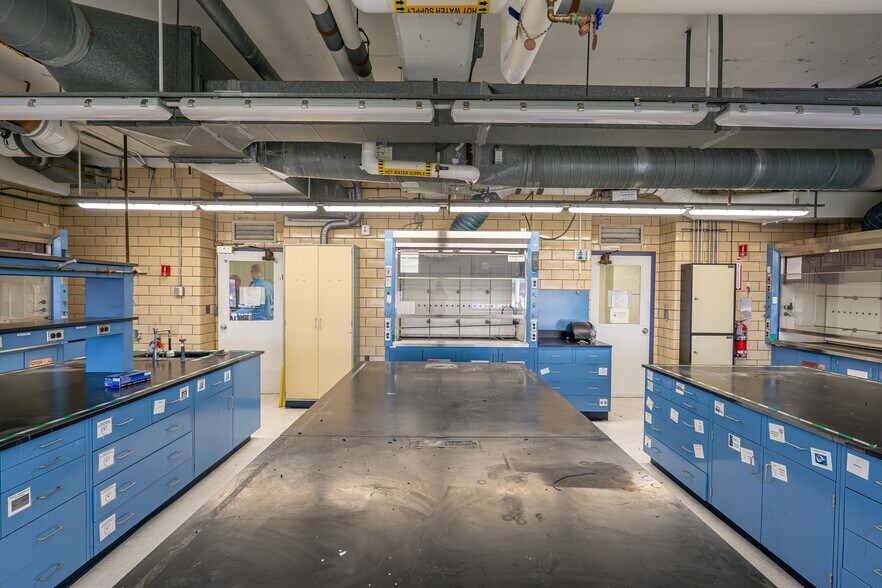 More Photos Of 3 University Pl, Rensselaer Office For Lease