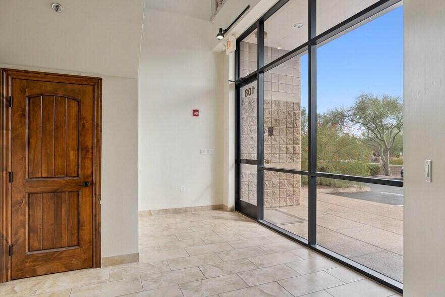 More Photos Of 9096 E Bahia Dr, Scottsdale Showroom For Lease