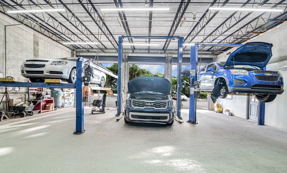 More Photos Of 925 N Federal Hwy, Boynton Beach Auto Repair For Sale