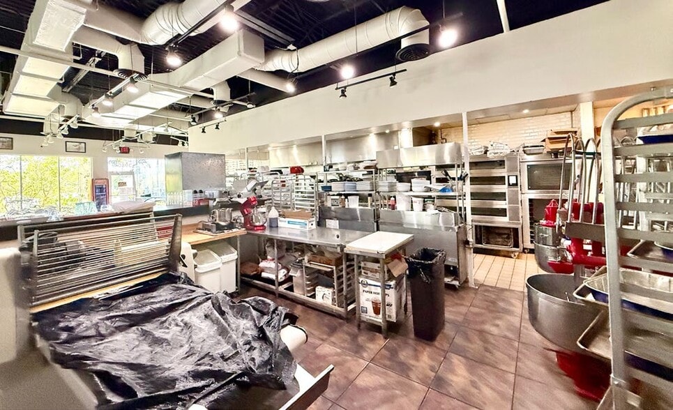 More Photos Of 3980 NW Federal Hwy, Jensen Beach General Retail For Lease