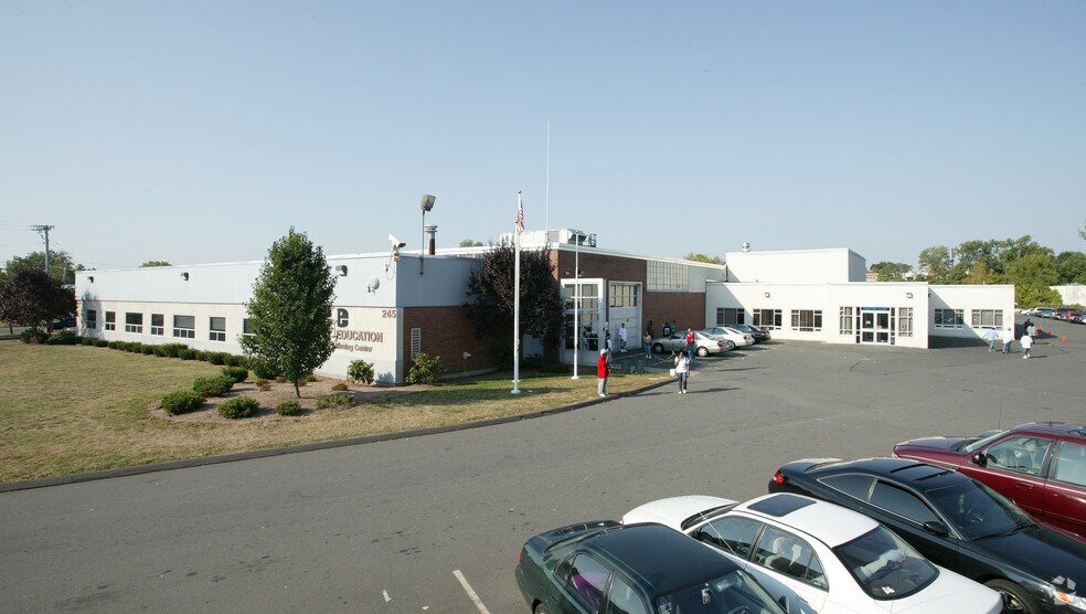 More Photos Of 245 Locust St, Hartford Showroom For Sale