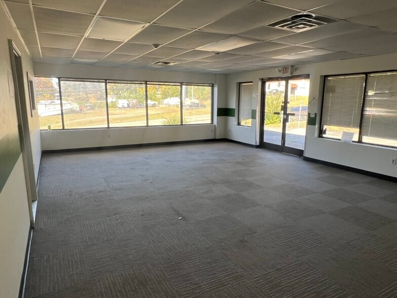 More Photos Of 6340 Bonny Oaks Dr, Chattanooga Warehouse For Lease