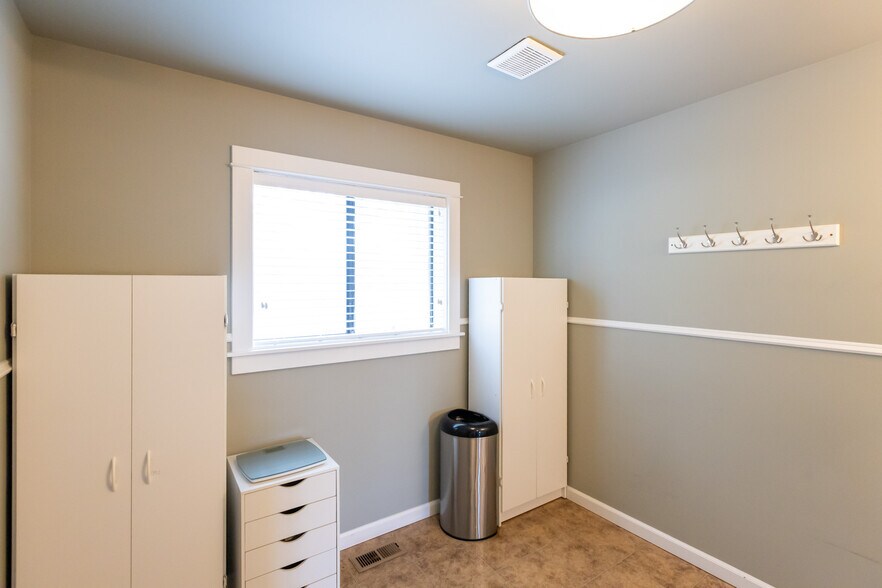 More Photos Of 1215 B St, Hood River Office For Sale