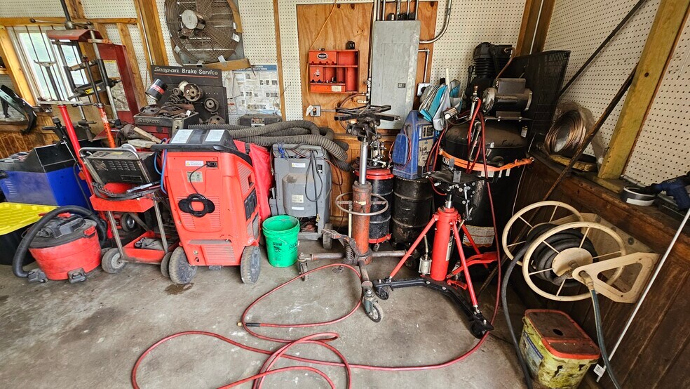 More Photos Of 4114 E Michigan Ave, Jackson Freestanding For Sale