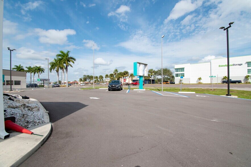 More Photos Of 4535 Tamiami Trl, Port Charlotte Office For Lease