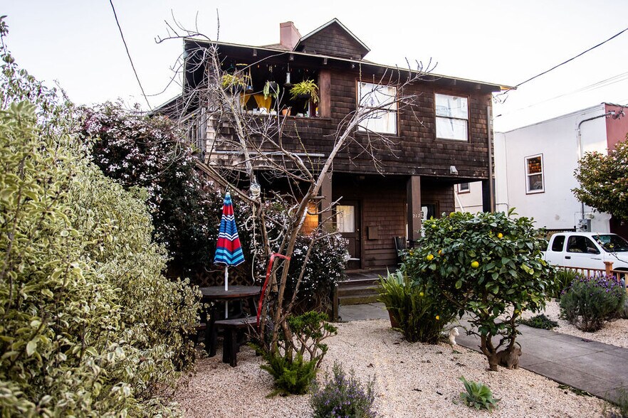 More Photos Of 219 John St, Oakland Apartments For Sale