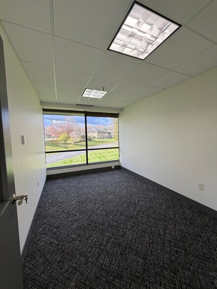 More Photos Of 588 3 Mile Rd, Grand Rapids Medical For Lease