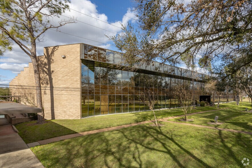 More Photos Of 10707 Corporate Dr, Stafford Coworking Space