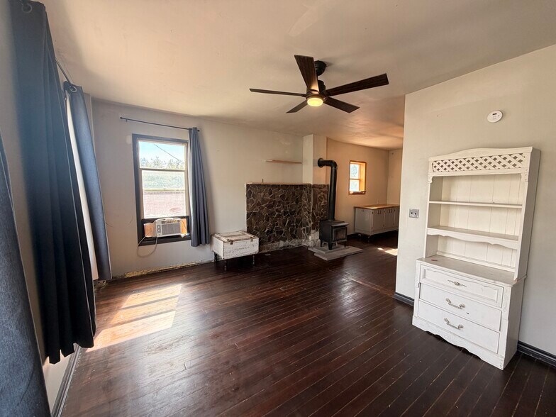 More Photos Of 1005 1st St, Moro Freestanding For Sale