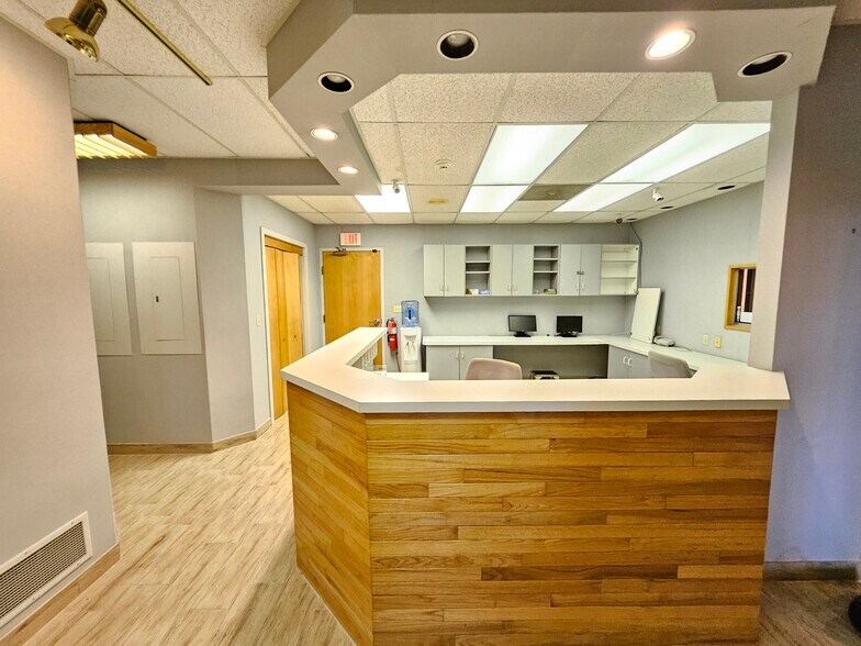 More Photos Of 1815 Schadt Ave, Whitehall Medical For Lease