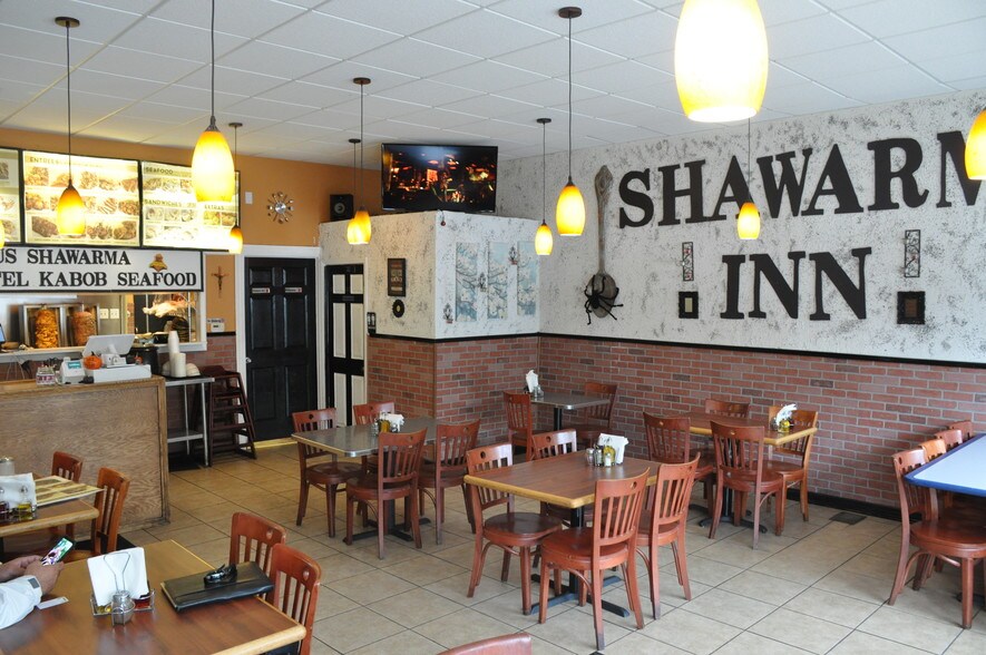 More Photos Of 2011 N Damen Ave, Chicago Restaurant For Sale