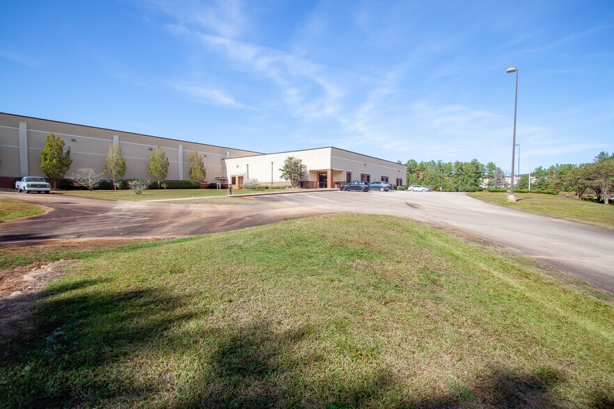 More Photos Of 210 Wiley Rd, Lagrange Warehouse For Lease