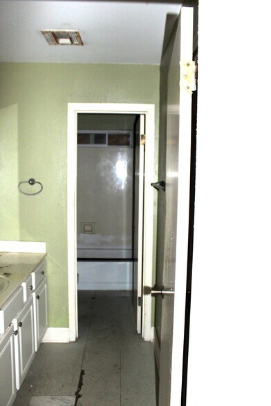 More Photos Of 7070 Bundy Rd, New Orleans Storefront Retail Residential For Sale