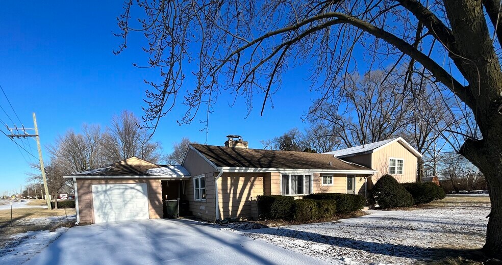 More Photos Of 260 Calumet St, Oswego Office For Sale