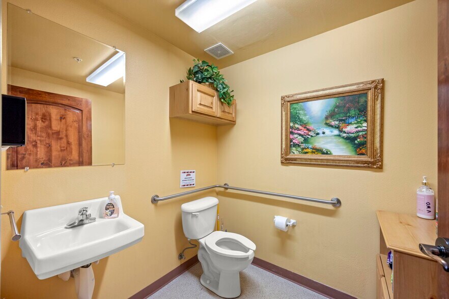 More Photos Of 8052 W Main St, Rathdrum Office Residential For Sale