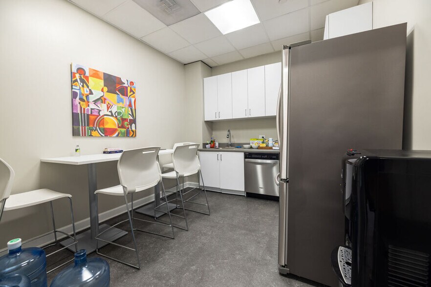 More Photos Of 56 Perimeter Ctr E, Atlanta Office For Lease