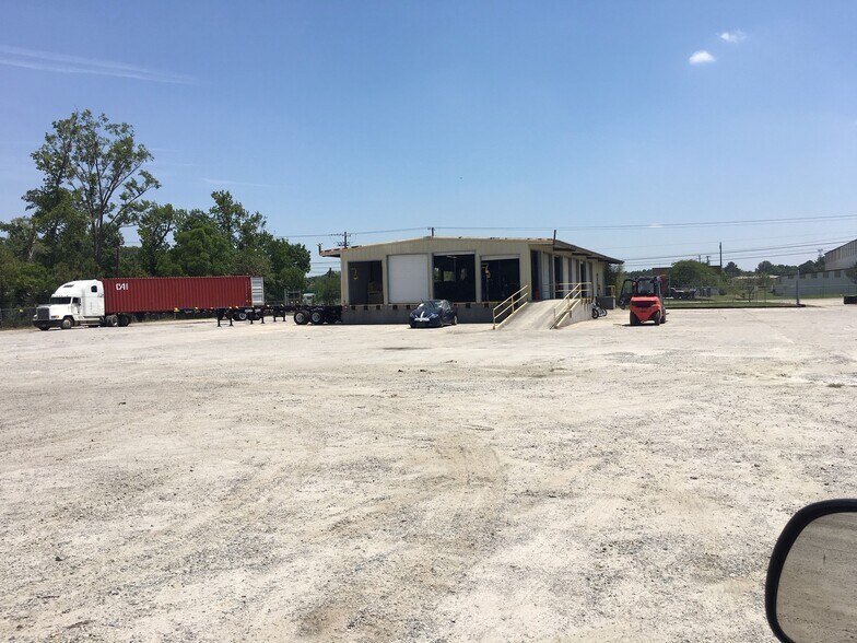 More Photos Of 425 Telfair Rd, Savannah Truck Terminal For Lease