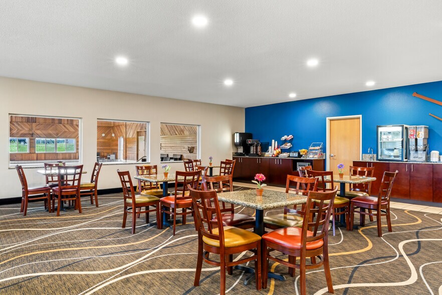 More Photos Of 50663 Oak Grove Rd, Osseo Hotel For Sale