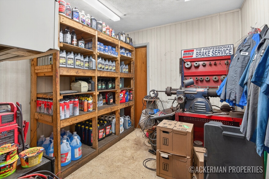 More Photos Of 8259 S Mason Dr, Newaygo Auto Repair For Sale