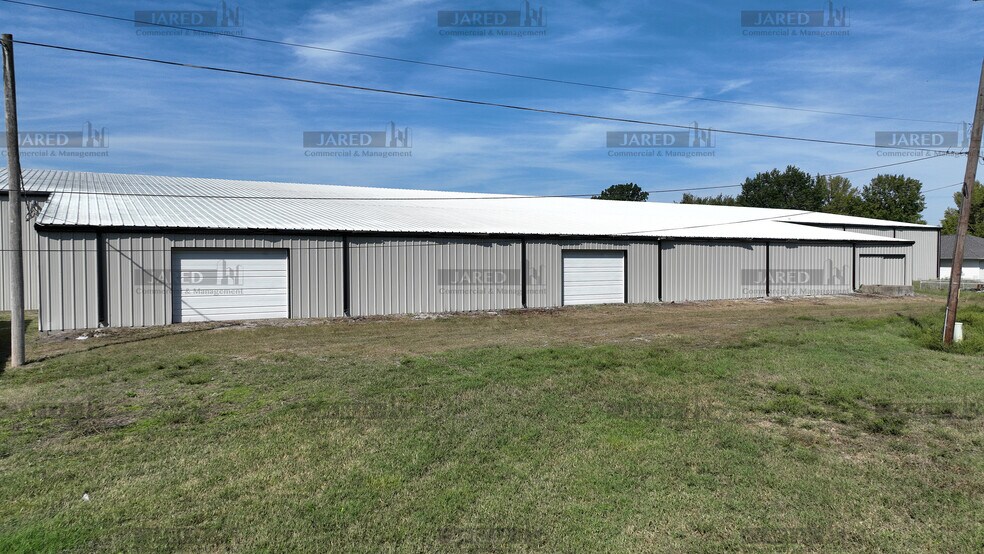 More Photos Of 2230 S Main St, Carthage Unknown For Lease