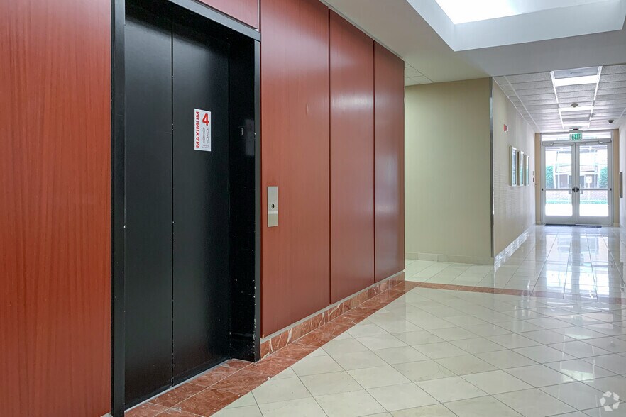 More Photos Of 11498 Luna Rd, Farmers Branch Unknown For Lease