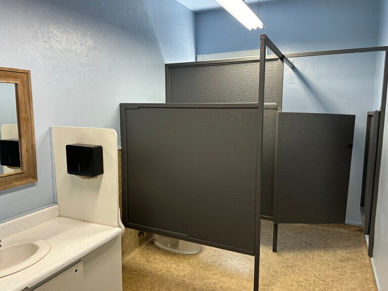 More Photos Of 1001 W Noble Ave, Visalia Specialty For Sale