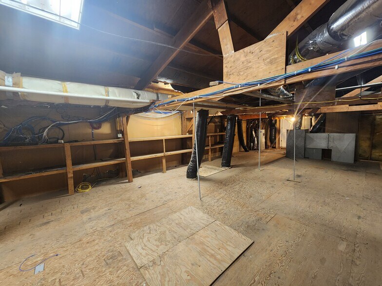 More Photos Of 707 Widewater Dr, Lafayette Warehouse For Lease