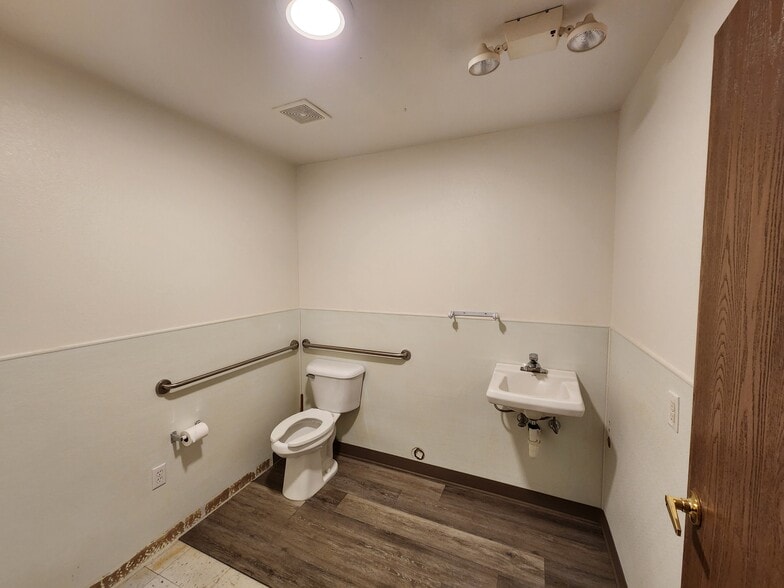 More Photos Of 1231 E Basin Ave, Pahrump Restaurant For Lease