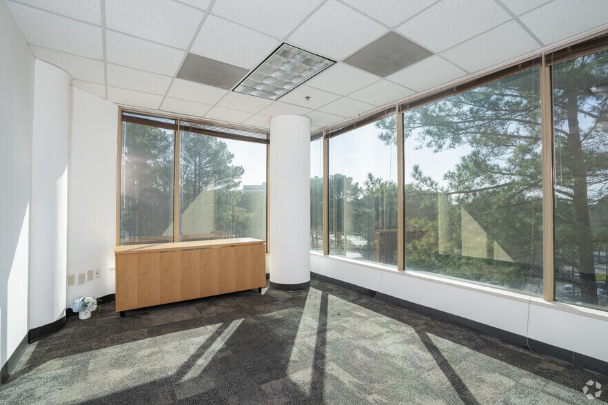 More Photos Of 3675 Crestwood Pkwy NW, Duluth Office Residential For Lease