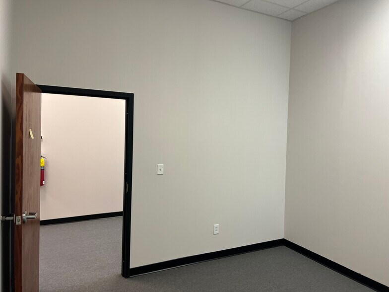 More Photos Of 1221 Bower Pky, Columbia Office Residential For Lease