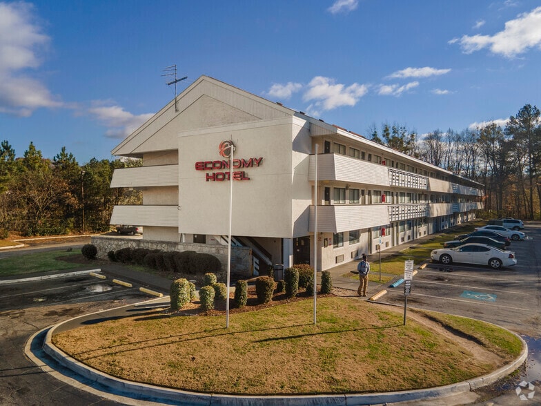 Primary Photo Of 4265 Shirley Dr, Atlanta Hotel For Sale