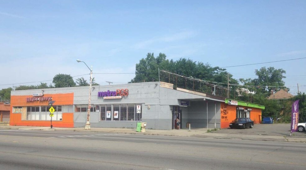 Primary Photo Of 2662 W Davison, Detroit Storefront For Lease