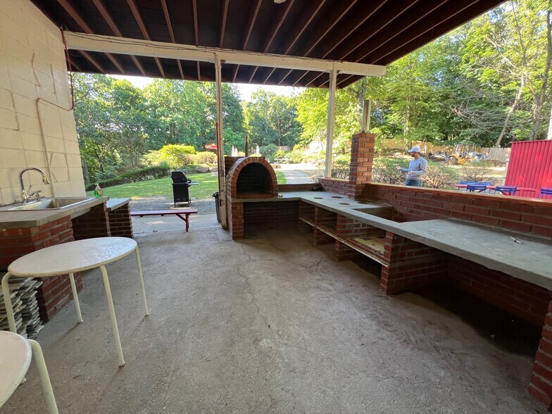 More Photos Of 202 W Hartsdale Ave, Hartsdale General Retail For Sale