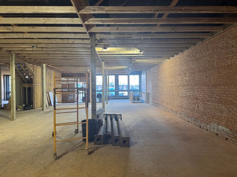 More Photos Of 116 W Solomon St, Griffin Restaurant For Lease