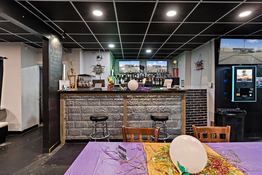 More Photos Of 5215 Singing Hills Dr, Dallas Restaurant For Sale