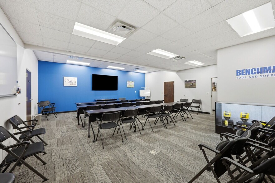 More Photos Of 2720 Discovery Dr, Raleigh Flex For Lease