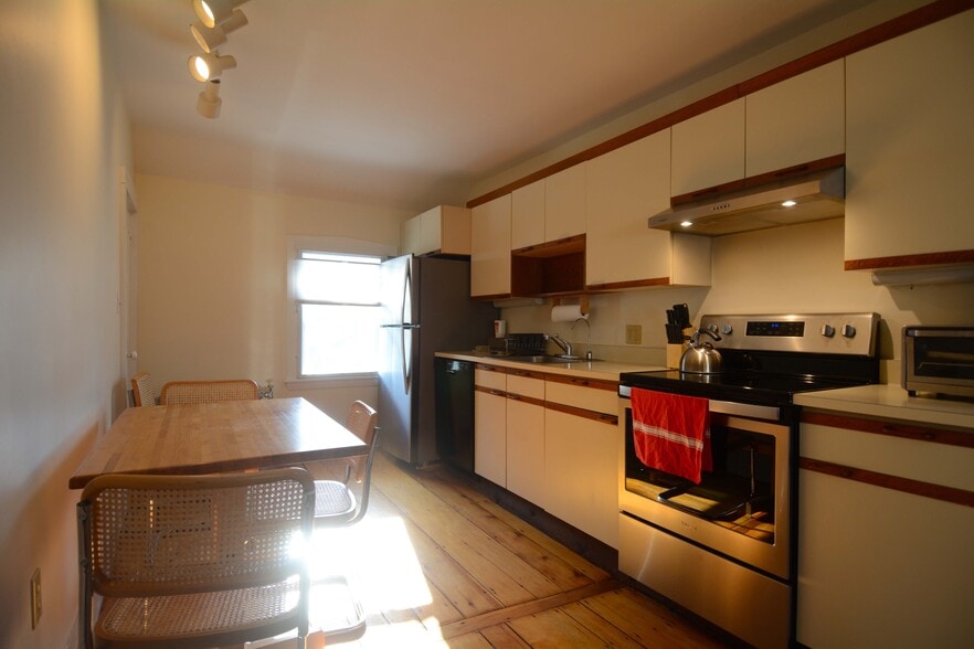 More Photos Of 393-395 Massachusetts Ave, Arlington Office For Sale