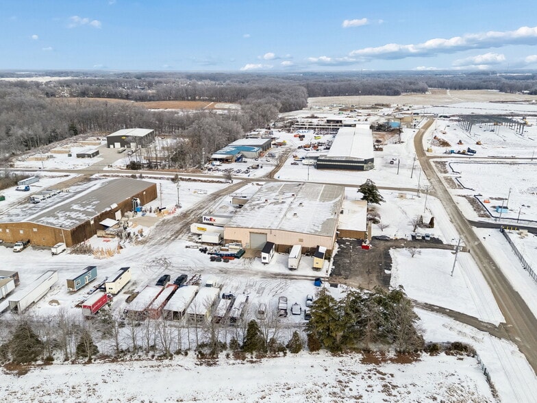 More Photos Of 411 Industrial Dr, White House Manufacturing For Lease