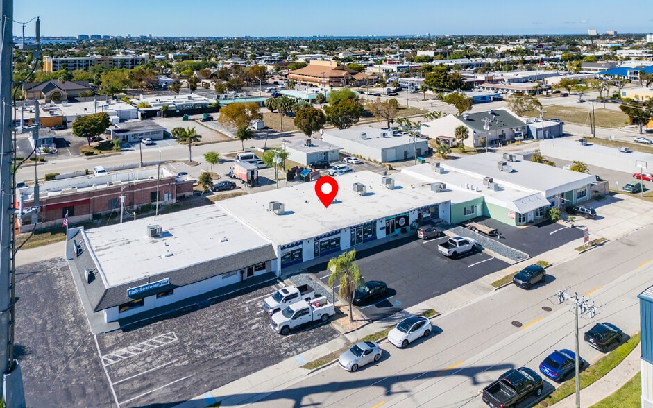 More Photos Of 1520 SE 46th Ln, Cape Coral Freestanding For Lease