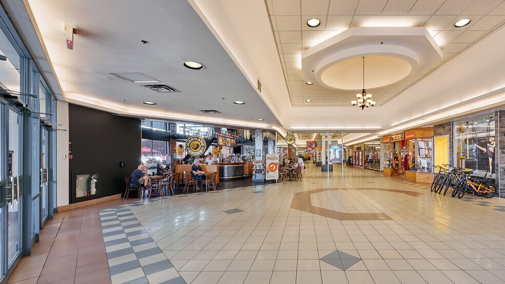 More Photos Of 4520 Boul des Recollets, Trois-Rivières General Retail For Lease