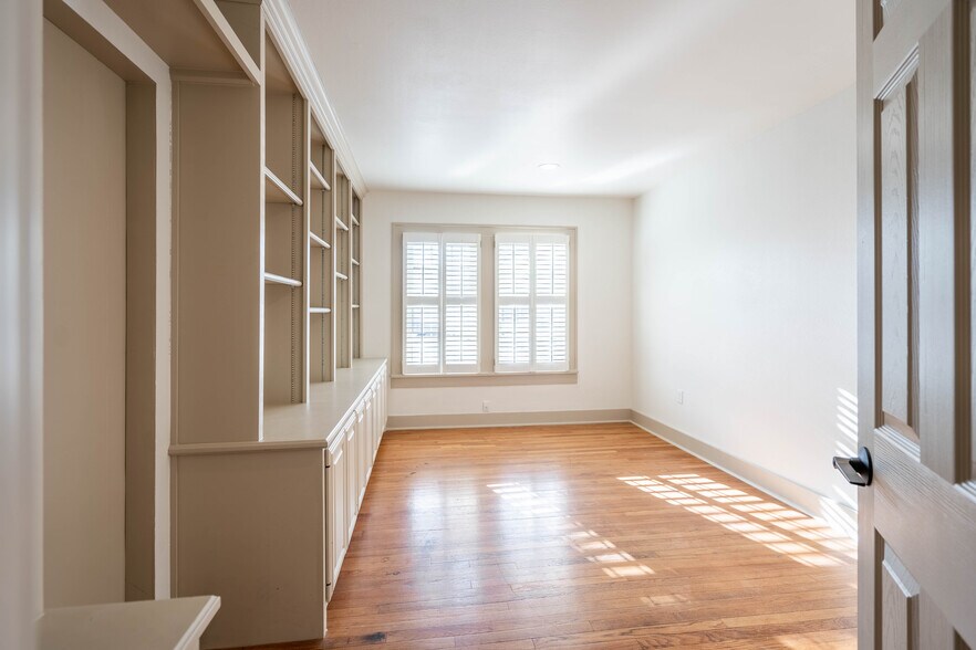 More Photos Of 1107 W Illinois Ave, Midland Office For Lease