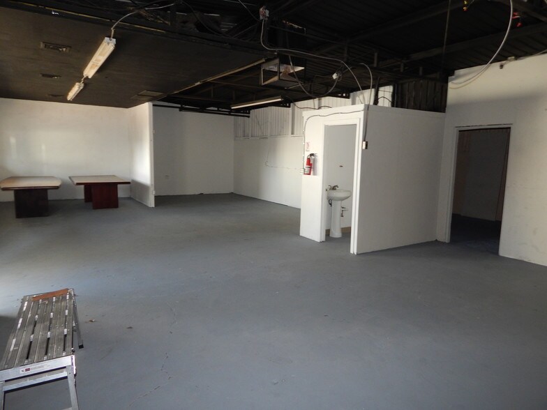 More Photos Of 2841 E Bell Rd, Phoenix Storefront Retail Office For Sale