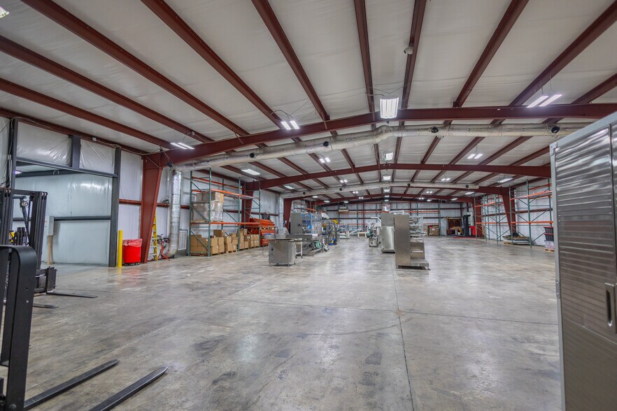 More Photos Of 252 Commerce Dr, Tompkinsville Warehouse For Sale