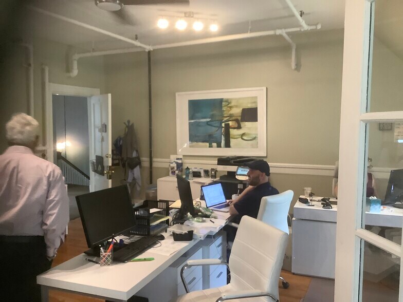 More Photos Of 1583 Beacon St, Brookline Office For Sale